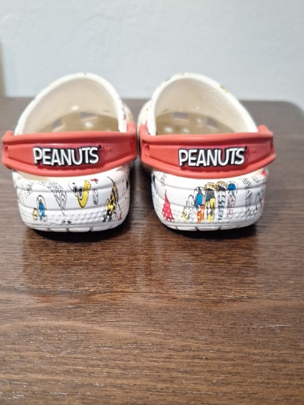 Crocs Kids White Peanuts Print Clog with Coral Strap Size 7 - Picture 6 of 7